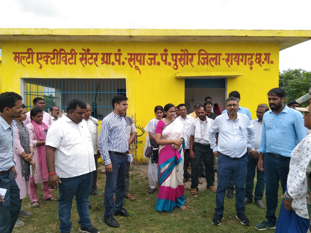 Raigarh News:- प्रभारी सचिव श्री निरंजन दास पहुंचे रायगढ़, गौठानों को देखा एवं बाढ़ प्रभावित क्षेत्र का लिया जायजा गौठानों में हो बेहतर प्रयास ताकि महिलाएं हो सके स्वावलंबी