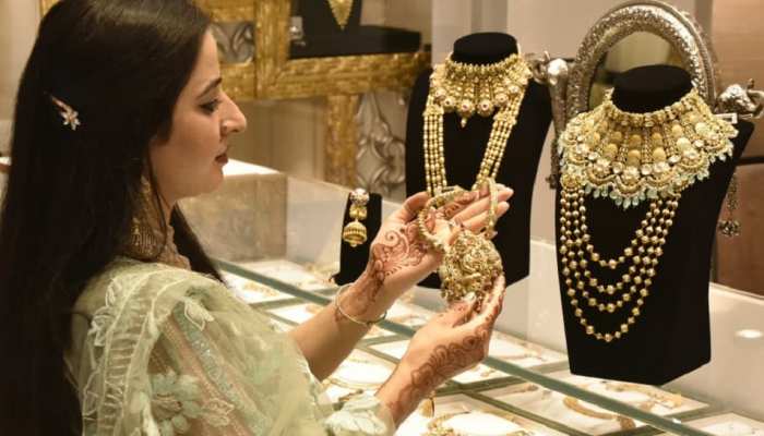 Gold Price: सोना और चांदी हुआ सस्ता, चेक करें लेटेस्ट रेट्स