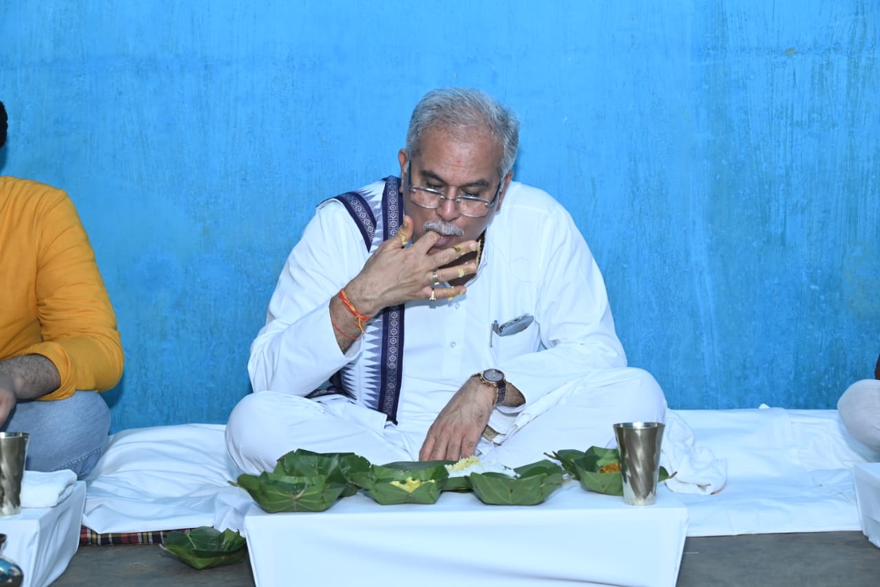 CG News: मुख्यमंत्री ने लोइंग निवासी बहादुर सिदार के घर षडरस सब्जी के साथ लिया भोजन का स्वाद