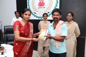 जनदर्शन में मौके पर बना दो लोगों का राशन कार्ड, आवेदिका ने कलेक्टर को कहा बहुत-बहुत धन्यवाद