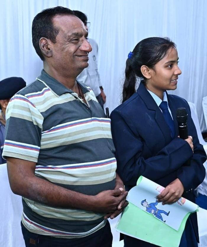 और इस तरह मुस्कान और उनके पिता के चेहरे पर मुख्यमंत्री ने ला दी मुस्कान