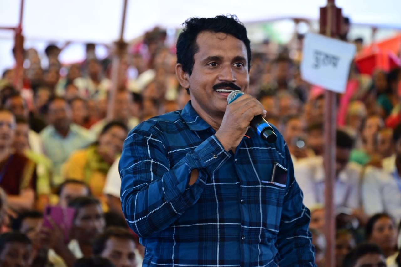 वंशिका पाल, चौथी कक्षा ने इंग्लिश में मुख्यमंत्री से बात की, छत्तीसगढ़ी में सवाल पूछने पर वंशिका ने कहा कि - I don't understand chhattisgarhi.