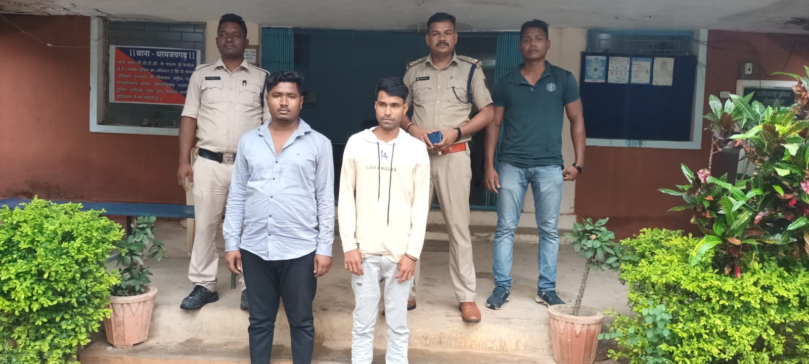 शिक्षक दिवस के दिन घर लौट रही छात्राओं से छेड़खानी करने वाले दो आरोपी गिरफ्तार