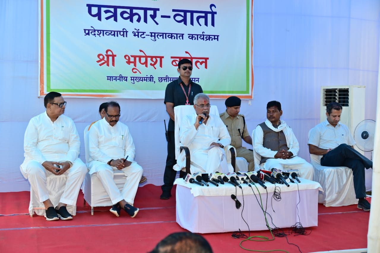 राज्य शासन की योजनाओं का जिलों में हो रहा है प्रभावी क्रियान्वयन : मुख्यमंत्री श्री भूपेश बघेल