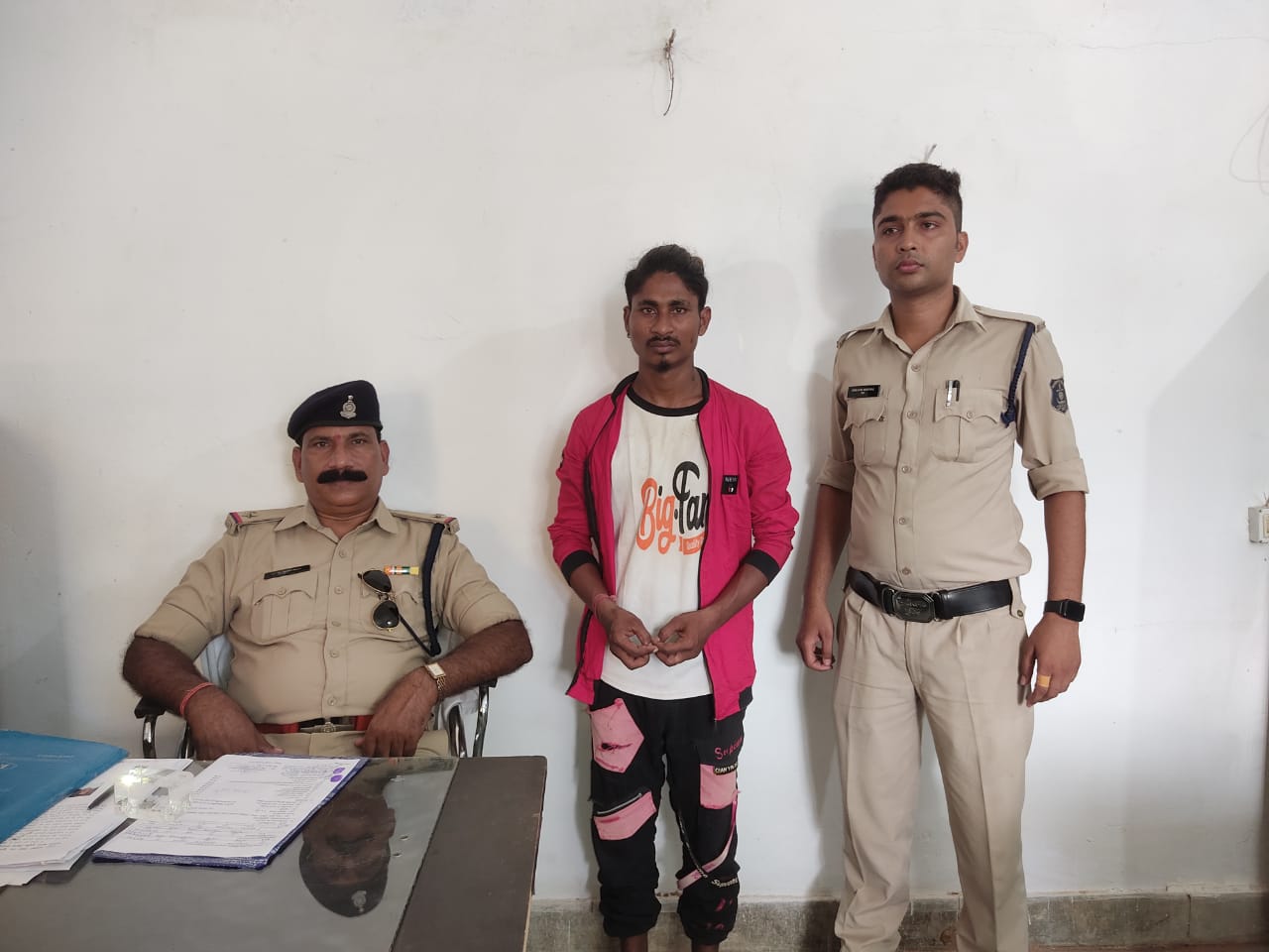 Raigarh News: जड़ी-बुटी बेचने वाला युवक किया महिला से अश्लील हरकत, छेड़खानी