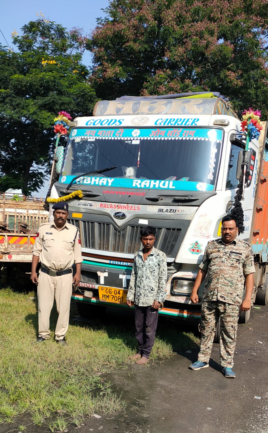 Raigarh News: कोतरारोड पेट्रोलिंग और यातायात जवान की मुस्तैदी पर ट्रेलर वाहन चोरी कर भाग रहा ड्राइवर गिरफ्तार*