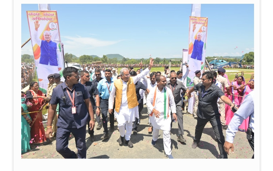 मनेंद्रगढ़ में मुख्यमंत्री श्री भूपेश बघेल का रोड शो...