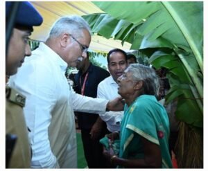 मुख्यमंत्री श्री भूपेश बघेल ने डौण्डीलोहारा विधानसभा के ग्राम कुसुमकसा में आमजनों से की भेंट-मुलाकात