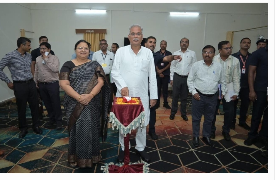 मुख्यमंत्री श्री भूपेश बघेल ने डौंडीलोहारा के क्षेत्रवासियों को 159 करोड़ रुपए के विकास कार्यों की दी सौगात