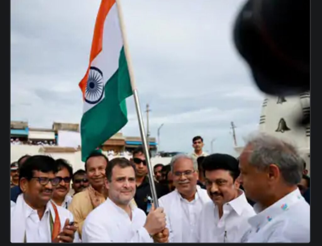 Bharat Jodo Yatra :राहुल गांधी को CM बघेल ने तिरंगा सौंपा, कन्याकुमारी से शुरू हुई कांग्रेस की 'भारत जोड़ो' यात्रा