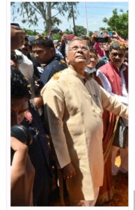 मुख्यमंत्री श्री भूपेश बघेल ने बटन दबाकर कलेक्ट्रेट के बोर्ड का अनावरण किया..