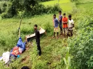 हाथी के हमले से महिला की मौत, दहशत में ग्रामीण