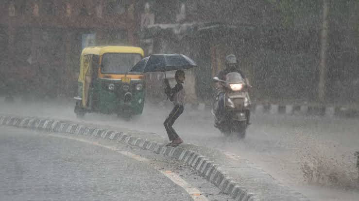 इन जिला मैं बारिश का रेड अलर्ट, बाढ़ लौटने से जन-जीवन प्रभावित