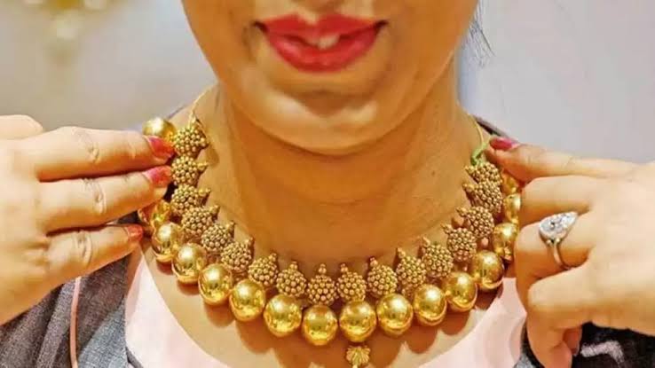 Gold Price Today: सोने की कीमत में रिकॉर्ड तोड़ गिरावट, चेक करें 10 ग्राम गोल्‍ड का लेटेस्‍ट रेट