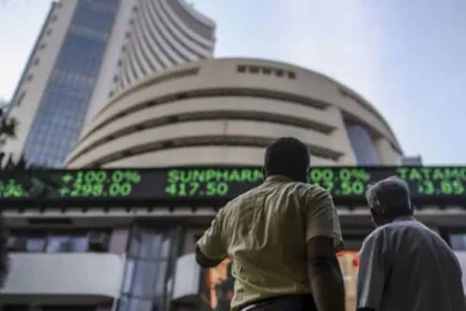 Share market Update: ग्‍लोबल मार्केट के सुस्‍त नतीजों से टूटा शेयर बाजार, सेंसेक्‍स 93 अंक ग‍िरा