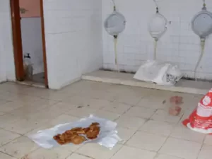 टॉयलेट में रखा खाना खाने को मजबूर हुए खिलाड़ी, परोसे गए अधपके चावल और सब्जी