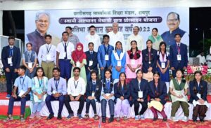 मुख्यमंत्री ने किया मेधावी छात्र-छात्राओं का सम्मान