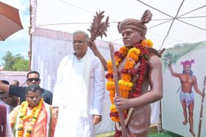 मुख्यमंत्री ने किया झाड़ा सिरहा की प्रतिमा का अनावरण