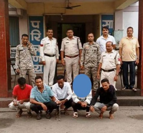 Raigarh News: IDFC फस्ट बैंक के लोन रिकवरी अफिसर से मारपीट कर रूपयों से भरा बैग छिनने वाले 5 आरोपी गिरफ्तार