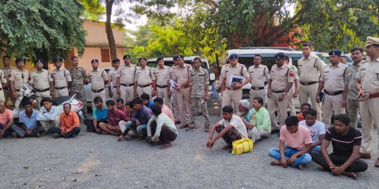 Raigarh News: रायगढ़ जिले में फरार वारंटियों की धरपकड़ के लिये पुलिस चलायी दो दिनों का “ विशेष अभियान ”