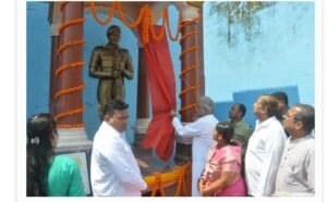 मुख्यमंत्री श्री भूपेश बघेल ने शहीद रामस्वरूप चंद्राकर की प्रतिमा का किया अनावरण