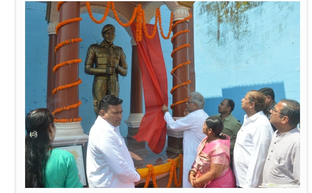 मुख्यमंत्री श्री भूपेश बघेल ने शहीद रामस्वरूप चंद्राकर की प्रतिमा का किया अनावरण