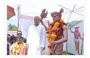 मुख्यमंत्री ने किया झाड़ा सिरहा की प्रतिमा का अनावरण