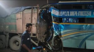 Ekaurtadka News: CG News : तेज रफ्तार बस ने खड़े ट्रक को मारी टक्कर 22 घायल और 4 गंभीर