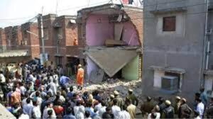 Ghaziabad: सिलेंडर ब्लास्ट के बाद गिरा मकान, 3 लोगों की मौत; कई लोगों के दबे होने की आशंका