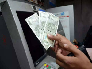 अब ATM से 4 बार से ज्यादा फ्री में नहीं निकाल पाएंगे पैसे, कटेंगे 173 रुपये