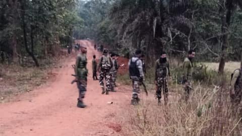 CG News: पुलिस-नक्सली मुठभेड़, CRPF के SI को लगी गोली
