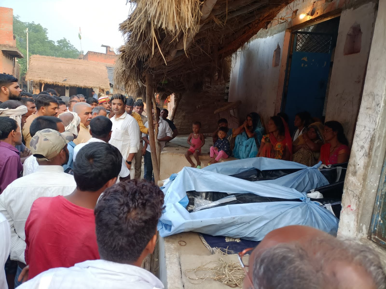 ट्रैक्टर-ट्रॉली तालाब में गिरीने से 26 की मौत