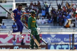 IND VS SA 2nd ODI Live: सिराज ने दिया साउथ अफ्रीका को बड़ा झटका, क्विंटन डिकॉक को बोल्ड किया