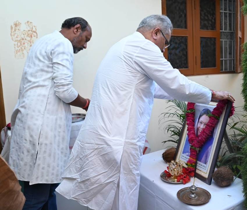  मुख्यमंत्री श्री भूपेश बघेल ग्राम अकलतरी में स्वर्गीय श्री ओमप्रकाश शर्मा के तेरहवीं कार्यक्रम में हुए शामिल