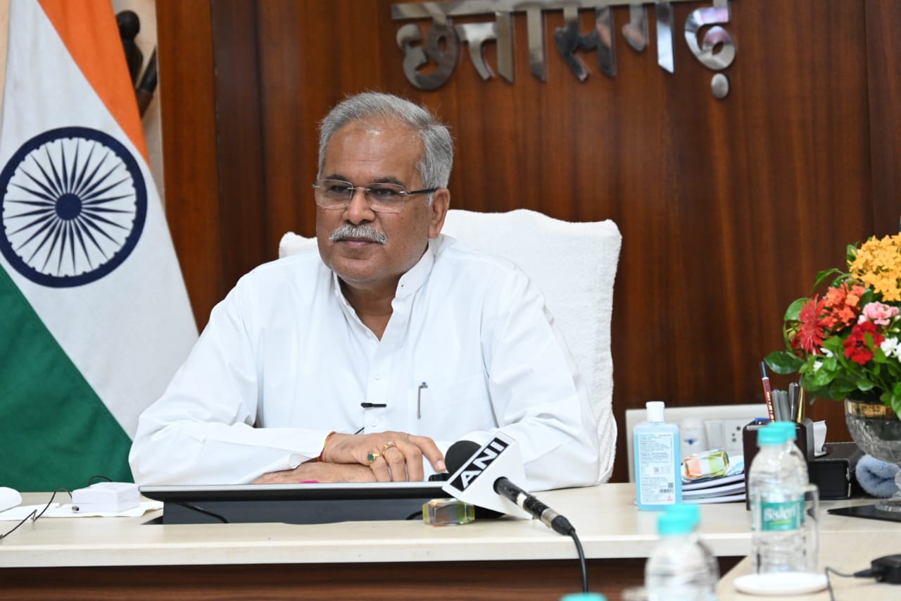 मुख्यमंत्री श्री भूपेश बघेल आज यहां अपने निवास कार्यालय में विशेष पिछड़ी जनजाति ‘पहाड़ी कोरवा’ और ‘बिरहोर’ जनजाति के युवाओं को नियुक्ति पत्र वितरण समारोह में शामिल हो रहे हैं