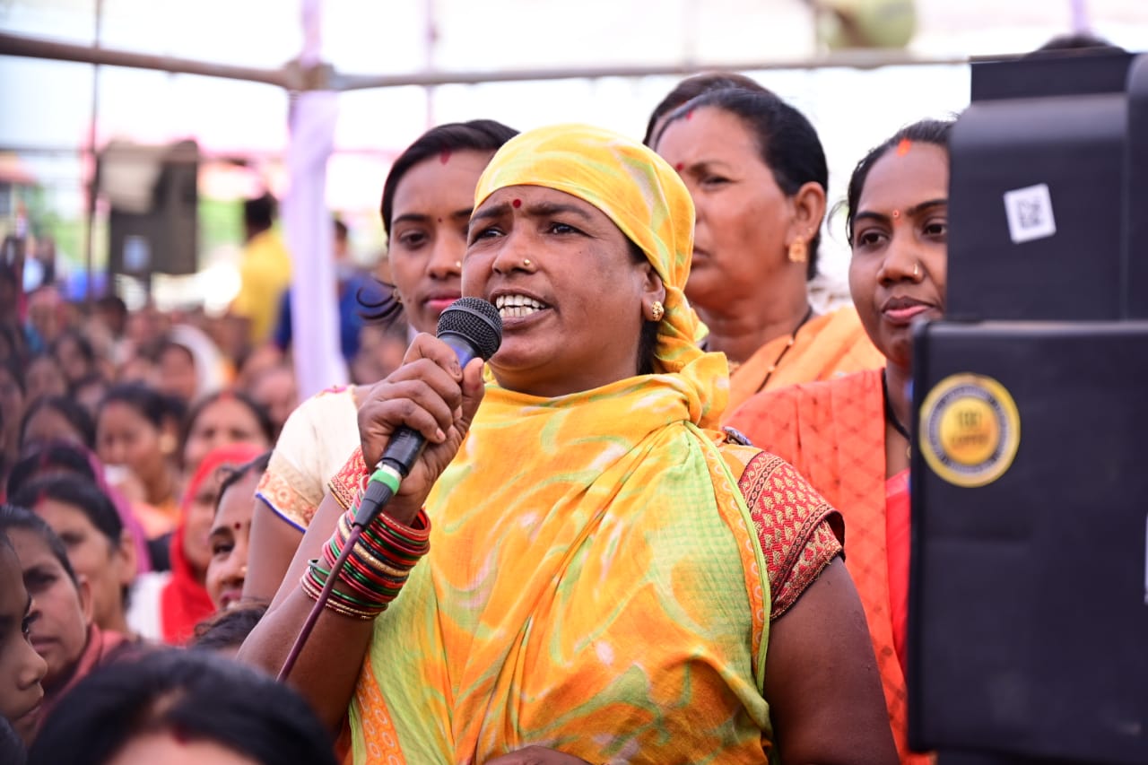 भगवती साहू ने बताया कि चावल और नमक फ्री में मिलता है। शक्कर 1 किलो 20 रुपये में दिया जाता है