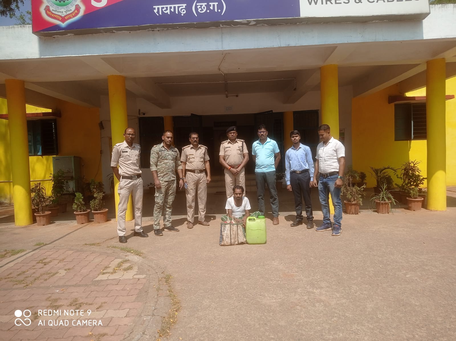 Raigarh News: पुसौर पुलिस की अवैध शराब कार्यवाही में 20 लीटर महुआ शराब के साथ आरोपी गिरफ्तारी