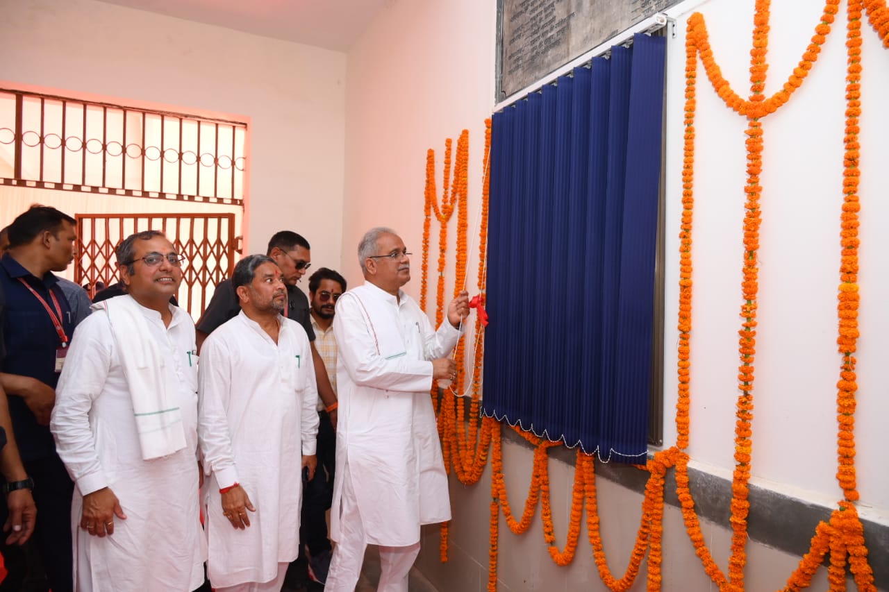 स्वामी आत्मानंद स्कूल लाल बहादुर शास्त्री विद्यालय में 3 करोड़ की लागत से हुए उन्नयन कार्य का मुख्यमंत्री ने किया लोकार्पण