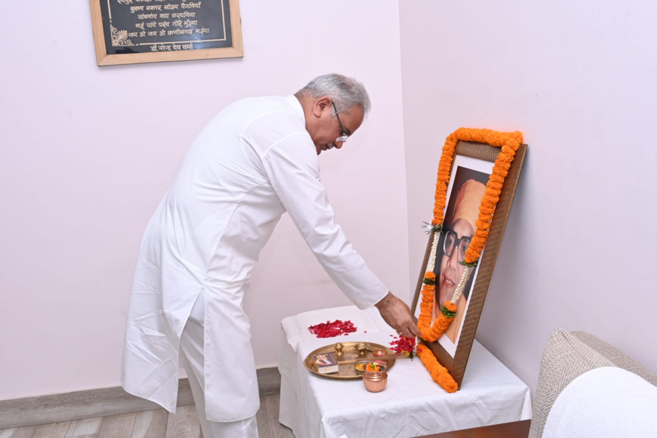 मुख्यमंत्री ने स्वामी आत्मानंद की पुण्यतिथि पर उन्हें किया नमन   