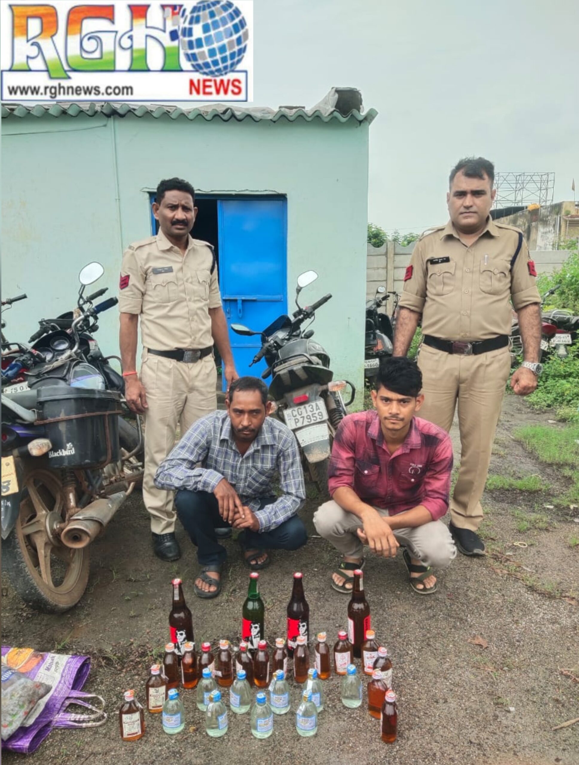 Raigarh News: कोतरारोड़ पुलिस की शराब रेड कार्रवाई: शराब तस्करी में संलिप्त दो आरोपी गिरफ्तार, देशी अंग्रेजी शराब और पल्सर बाइक जप्त