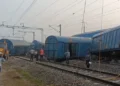 Train Derailed: बड़ा हादसा, मालगाड़ी के तीन दर्जन से अधिक डिब्बे ट्रैक से उतरे… मचा हड़कंप..
