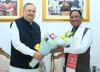 मुख्यमंत्री श्री विष्णु देव साय को विधानसभा अध्यक्ष डॉ. रमन सिंह ने नवीन विधानसभा भवन के लोकार्पण समारोह में शामिल होने का दिया आमंत्रण