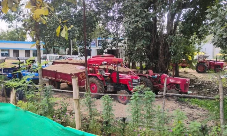 Raigarh News In Hindi: रेत के अवैध परिवहन पर जोबी पुलिस की कार्रवाई, मांड नदी से अवैध रेत परिवहन करते 9 ट्रैक्टर पकड़े