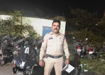 Raigarh News In Hindi: तेज आवाज में पल्सर दौड़ाने वाला चालक चढ़ा पुलिस के हत्थे, कोतरारोड़ टीआई ने कोलाहल अधिनियम में की कड़ी कार्रवाई