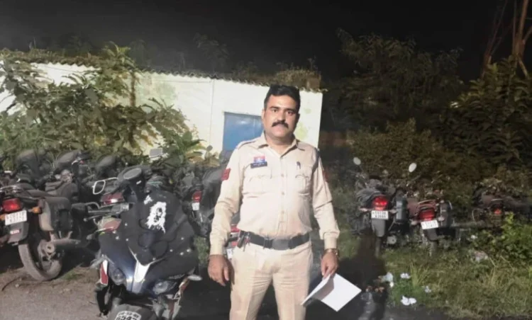 Raigarh News In Hindi: तेज आवाज में पल्सर दौड़ाने वाला चालक चढ़ा पुलिस के हत्थे, कोतरारोड़ टीआई ने कोलाहल अधिनियम में की कड़ी कार्रवाई