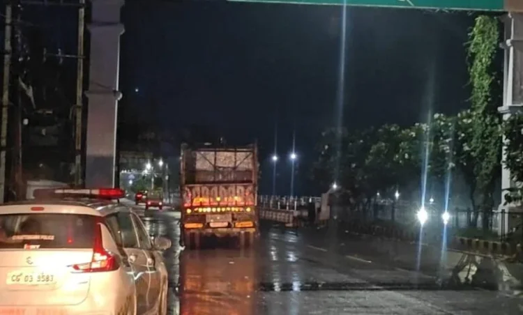 Raigarh News: रायगढ़ में भारी वाहनों की मनमानी जारी नो एंट्री में लगभग 1 करोड़ से अधिक का चालान, पिछले साल की तुलना में 7 गुना ज्यादा कार्रवाई फिर भी ट्रैफिक पुलिस बदनाम