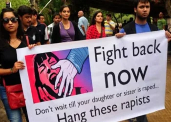 Durgapur Rape Case: पश्चिम बंगाल में मेडिकल स्टूडेंट के साथ फिर गैंगरेप, छात्रा को घसीटकर जंगल में ले गए बदमाशों ने किया सामूहिक दुष्कर्म…