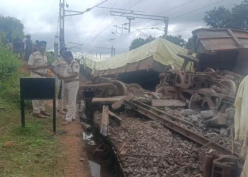 Rail Accident: बड़ा रेल हादसा; मालगाड़ी की 10 बोगियां पटरी से उतरीं, कई ट्रेनें प्रभावित