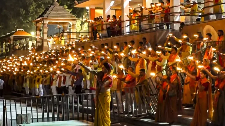 26 लाख दीयों से सजा अयोध्या, वर्ल्ड रिकॉर्ड बनाने की तैयारी, योगी बोले- ‘जहां कभी गोलियां चलीं, वहां दीये जला रहे’