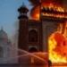 Agra Taj Mahal Fire: ताजमहल में आग लगने से टूरिस्ट में मची अफरातफरी, यहां देखें Video